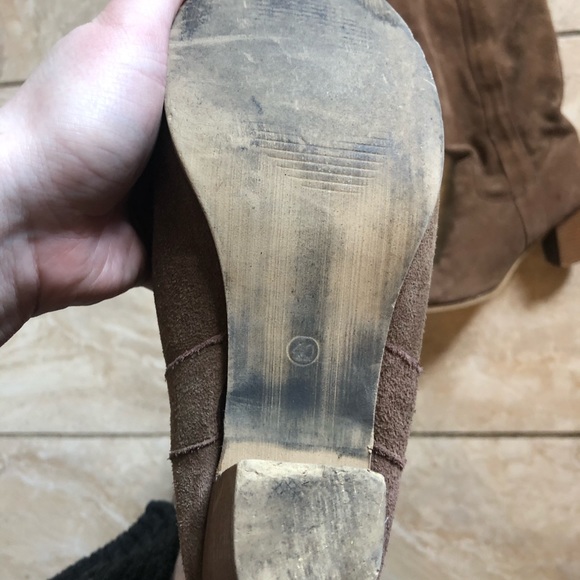 👢FAUX SUEDE BOOTS👢 - Picture 3 of 4